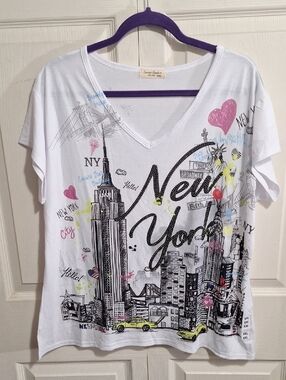 Sweet Gisele "New York" Graphic V-Neck Tee - Bkack White - XXL